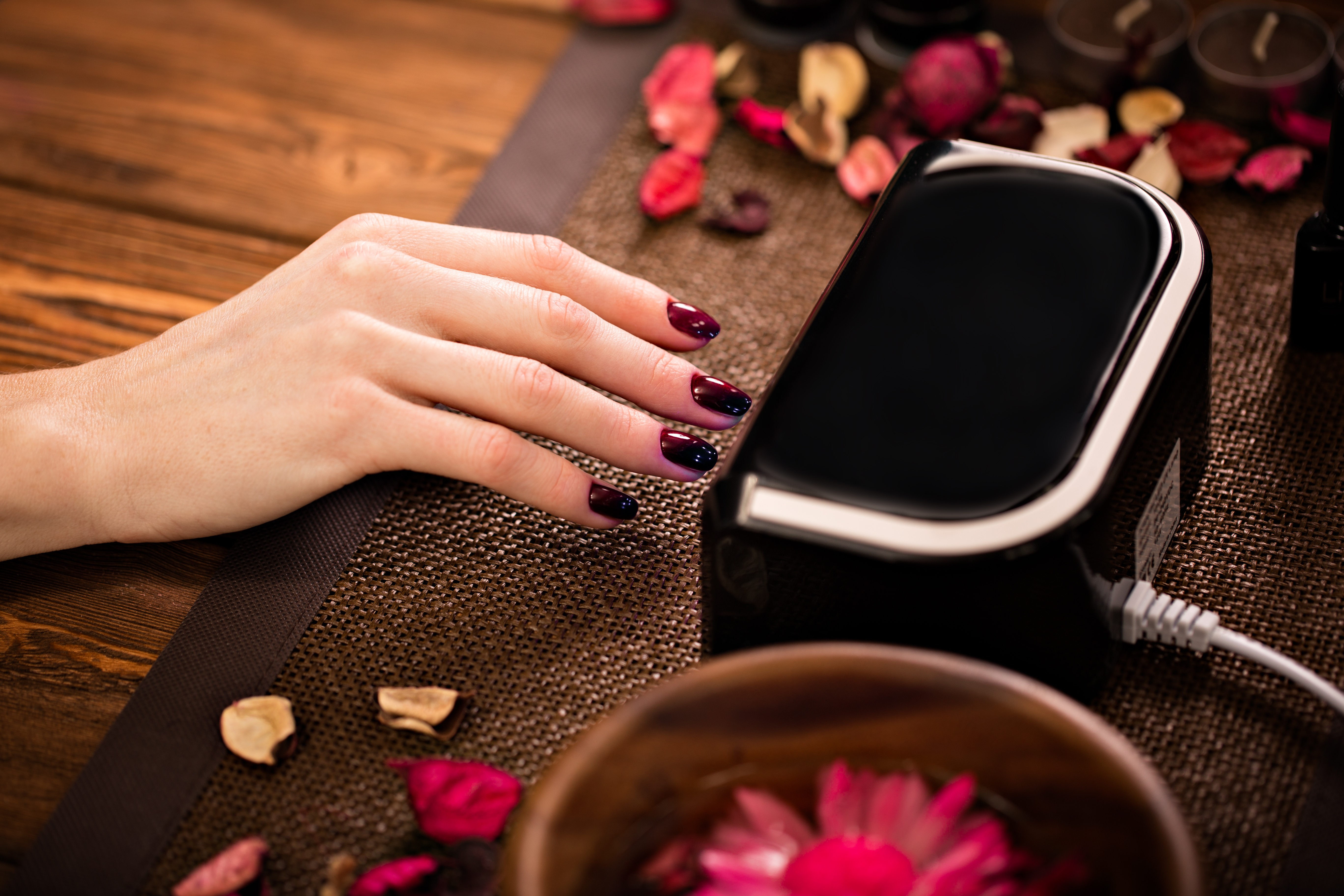 Як відкрити студію манікюру