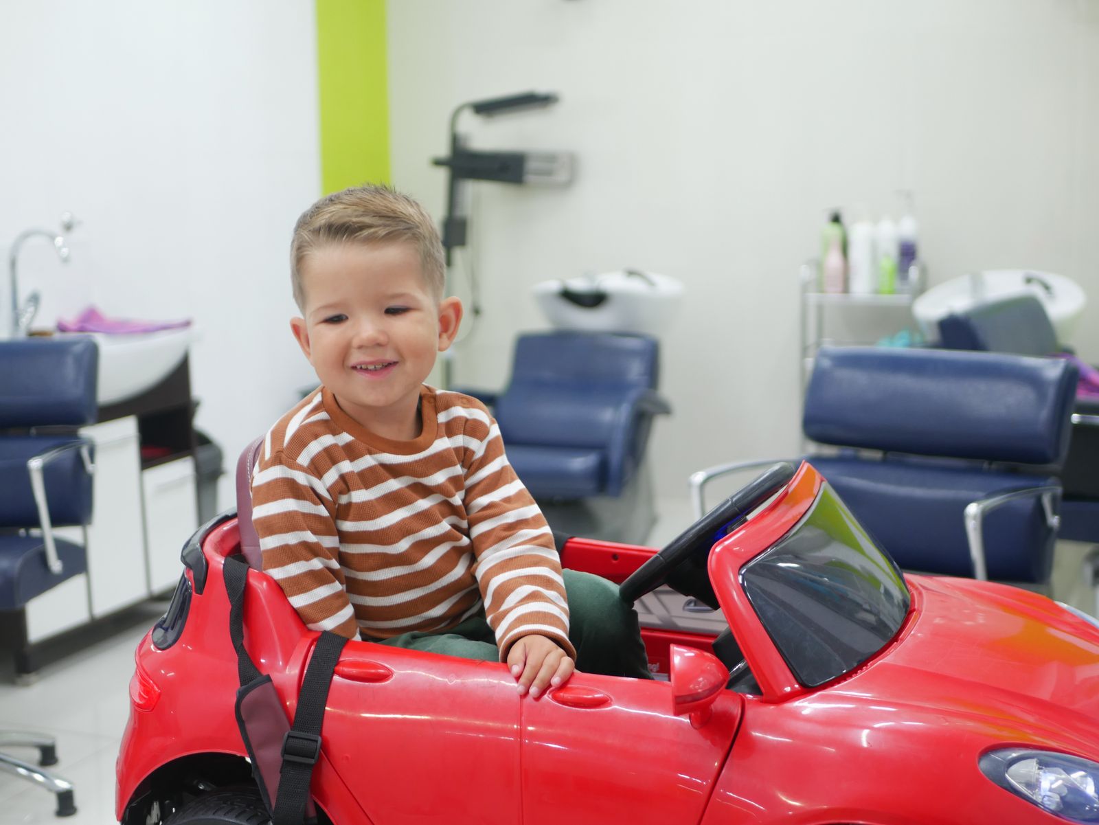 Дитяча стрижка у салоні Дитяча стрижка у салоні